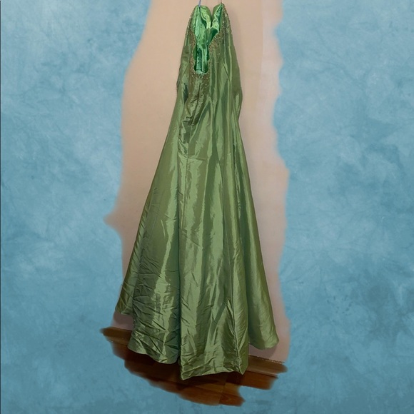 STRAPLESS GOWN - Picture 2 of 2